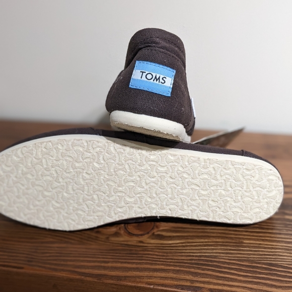 Sold -NWT Dark Brown Toms size 8 - Picture 2 of 3